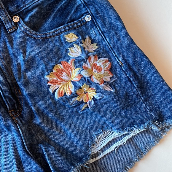 American Eagle Outfitter Jean Shorts Floral Pattern - Picture 2 of 6